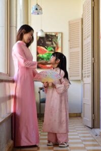 Dạy Trẻ Lễ Phép: 6 Quy Tắc Vàng Kiến Tạo Nhân Cách Ưu Tú Từ Sớm